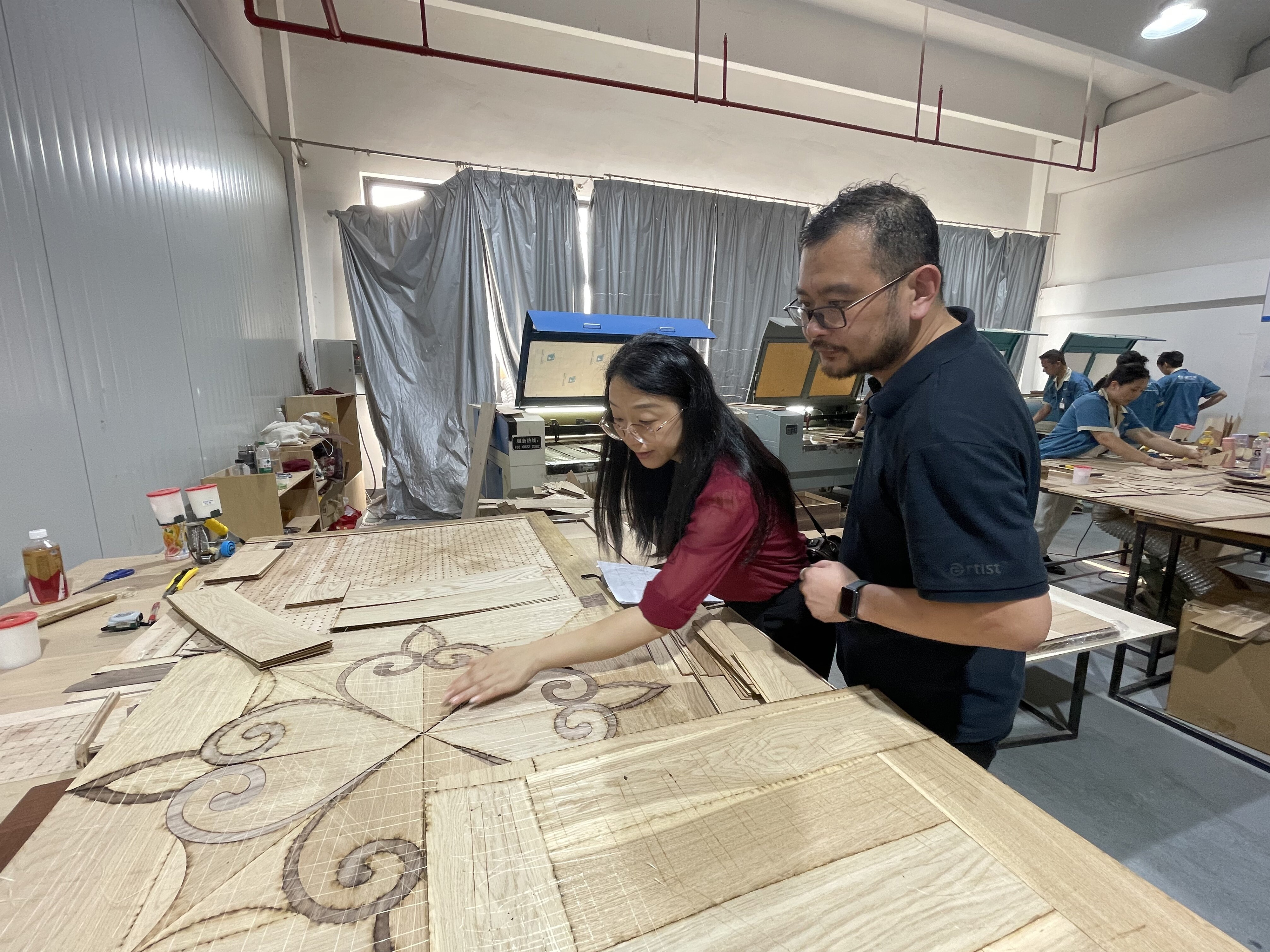 浙江金融职业学院人文艺术学院领导一行莅临美术家地板考察交流